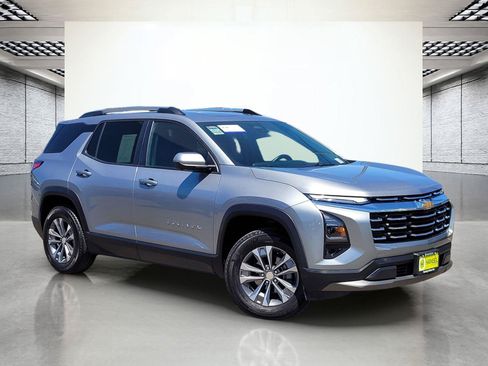 Used 2025 Chevrolet Equinox LT w/ Convenience Package II AWD/4WD image 2