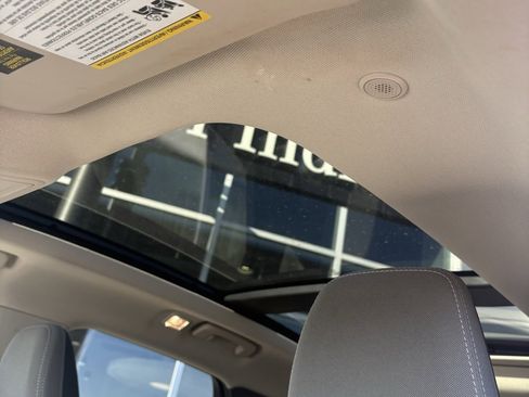 Used 2020 Ford Escape SE image 23