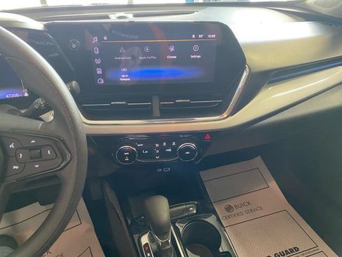 Used 2025 Chevrolet Trax LT FWD image 15