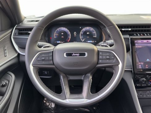 Used 2025 Jeep Grand Cherokee L Limited w/ Luxury Tech Group II RWD image 10