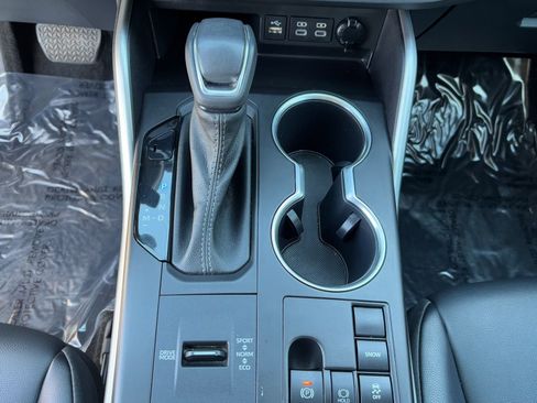 Used 2023 Toyota Highlander XLE image 28