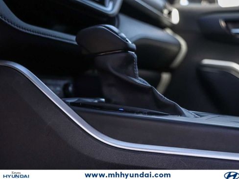 Used 2023 Toyota Highlander XLE FWD image 18