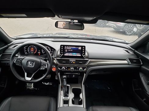 Used 2018 Honda Accord Sport image 12