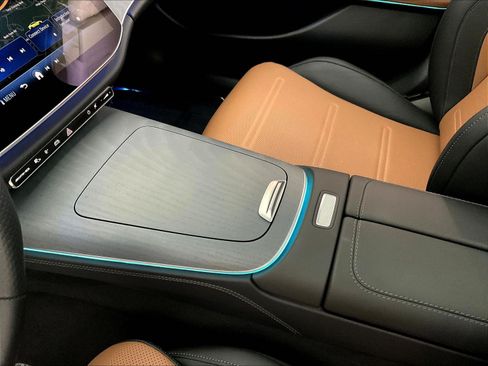 Certified 2025 Mercedes-Benz E 53 AMG e 4MATIC Sedan image 18