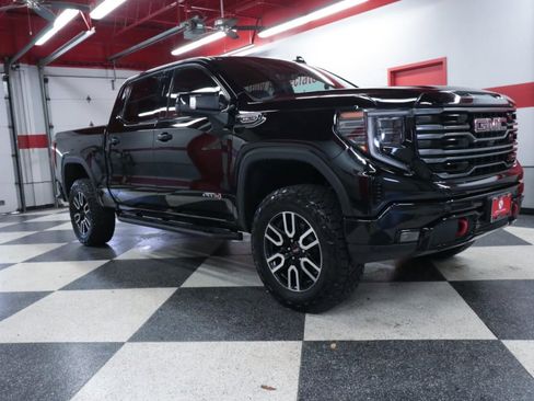 Used 2025 GMC Sierra 1500 AT4 w/ Technology Package AWD/4WD image 2