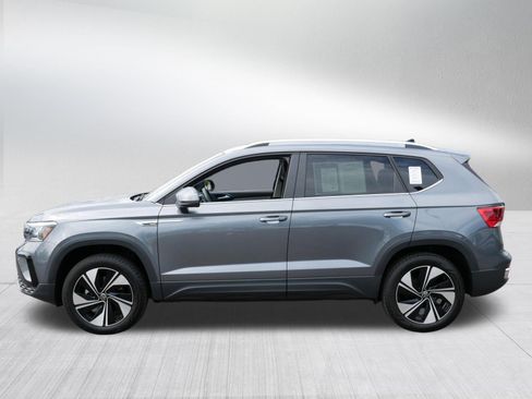 Certified 2023 Volkswagen Taos SE w/ Panoramic Sunroof Package AWD/4WD image 4