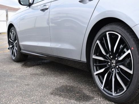 Certified 2025 Honda Accord Touring image 9
