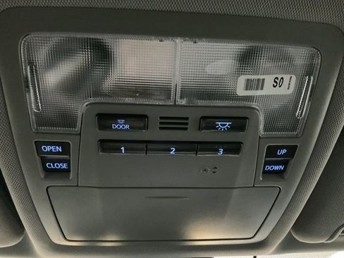 Used 2017 Toyota Highlander XLE image 39