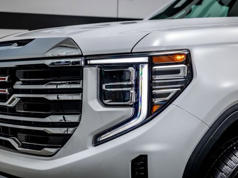 Used 2023 GMC Sierra 1500 SLT w/ SLT Premium Package image 18