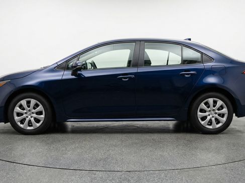 Used 2025 Toyota Corolla LE FWD image 5