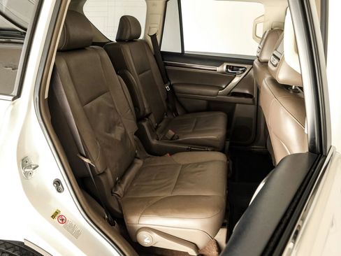 Used 2017 Lexus GX 460 image 38