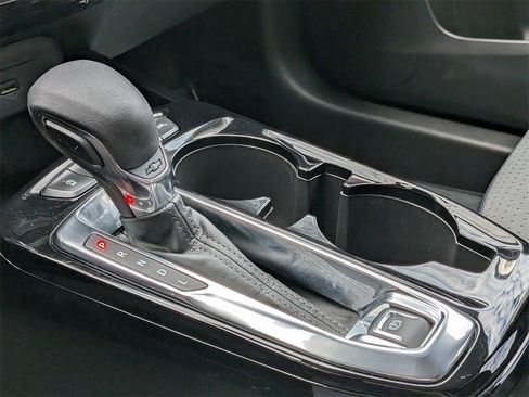 Used 2025 Chevrolet Trax LT w/ LT Convenience Package image 20