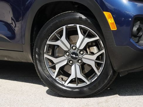 Used 2023 Kia Seltos EX AWD/4WD image 3