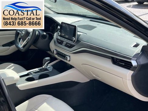 Used 2025 Nissan Altima 2.5 SV FWD image 22
