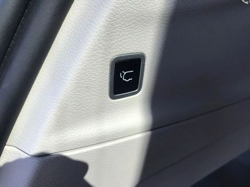 Used 2023 Chrysler Pacifica Limited FWD image 39