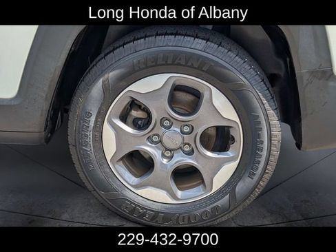 Used 2015 Jeep Renegade Sport w/ Power & Air Group FWD image 11