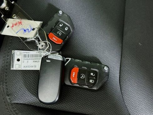 Used 2022 Jeep Wrangler Unlimited Sport AWD/4WD image 31