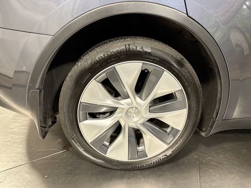 Used 2022 Tesla Model Y Long Range AWD/4WD image 13