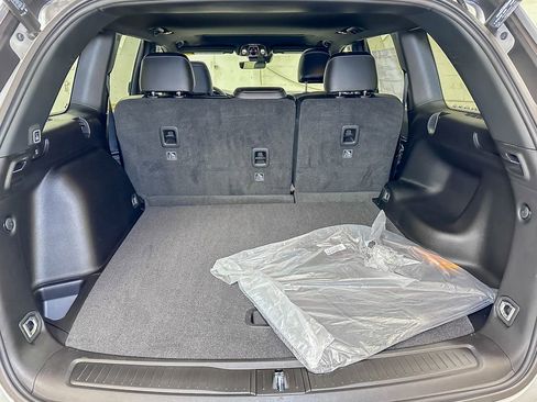 New 2025 Jeep Grand Cherokee Laredo image 13