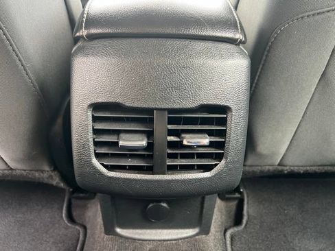 Used 2020 Ford Fusion SE FWD image 16