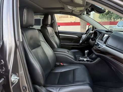 Used 2018 Toyota Highlander XLE FWD image 30
