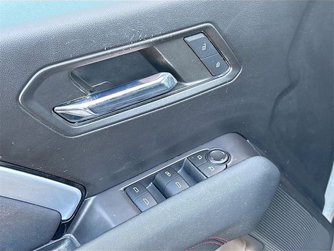 Used 2023 Chevrolet Colorado Z71 w/ Z71 Convenience Package 2 image 18