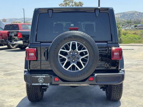 Used 2025 Jeep Wrangler Unlimited Sahara AWD/4WD image 5