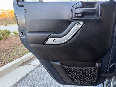 Used 2016 Jeep Wrangler Unlimited Sahara w/ Connectivity Group image 41