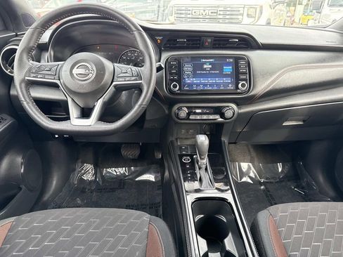 Used 2024 Nissan Kicks SR image 16