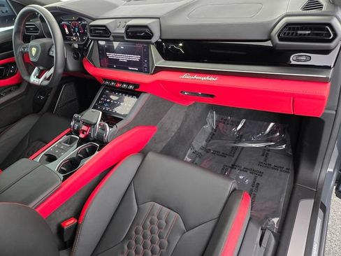 Used 2025 Lamborghini Urus SE AWD/4WD image 18