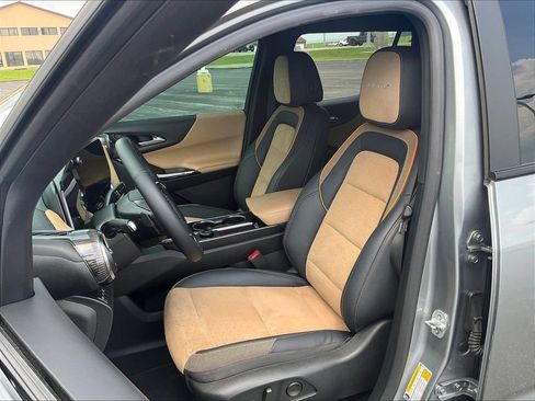 Used 2025 Chevrolet Equinox ACTIV FWD image 9
