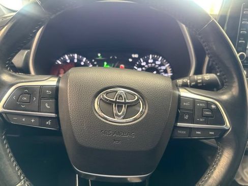 Used 2021 Toyota Highlander XSE FWD image 25