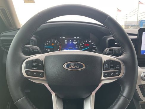Used 2021 Ford Explorer XLT image 15