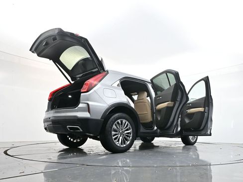 Used 2024 Cadillac XT4 Premium Luxury image 39