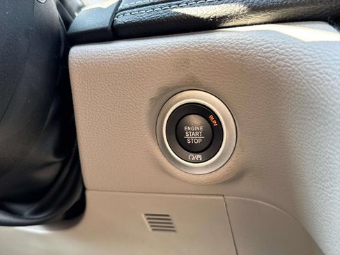 Used 2023 Chrysler Pacifica Touring-L FWD image 20