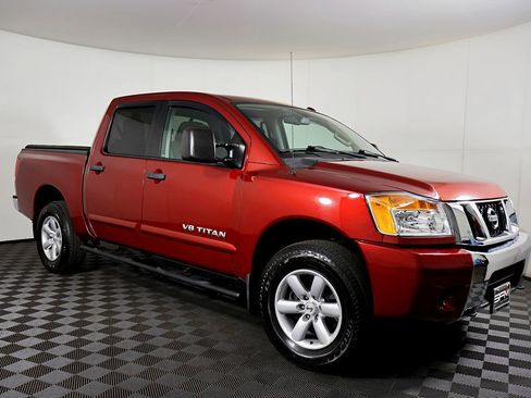 Used 2015 Nissan Titan SV image 6