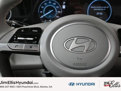 Certified 2025 Hyundai Elantra SEL image 20