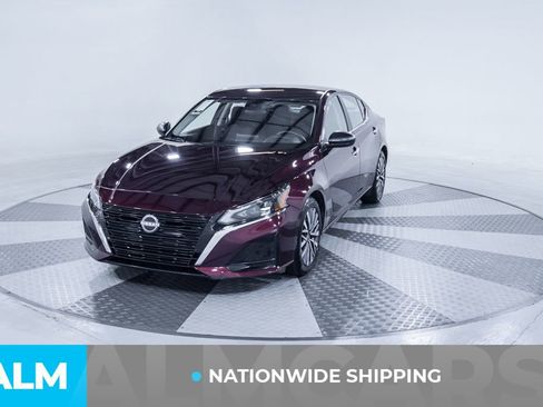 Used 2025 Nissan Altima 2.5 SV FWD image 2