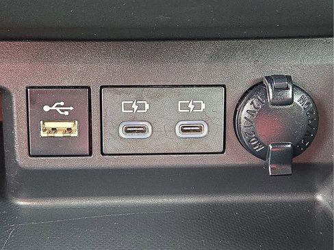 Used 2024 Toyota Highlander LE image 18