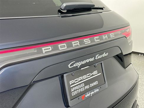 Certified 2022 Porsche Cayenne Turbo AWD/4WD image 17