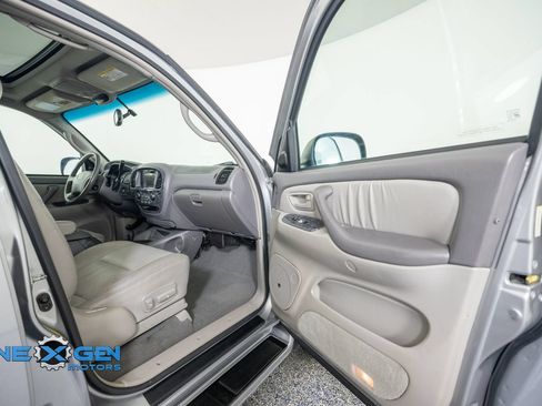 Used 2004 Toyota Sequoia Limited w/ Preferred Accessory Pkg AWD/4WD image 42