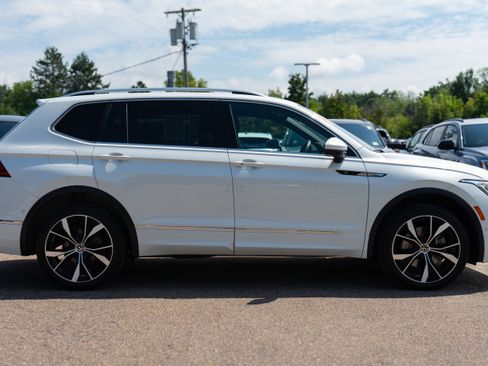 Certified 2024 Volkswagen Tiguan SEL R-Line AWD/4WD image 7