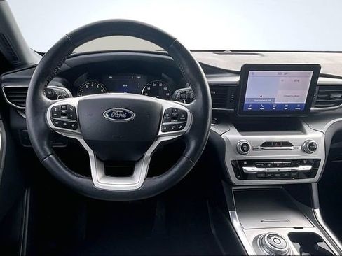 Used 2021 Ford Explorer XLT w/ Equipment Group 202A image 9