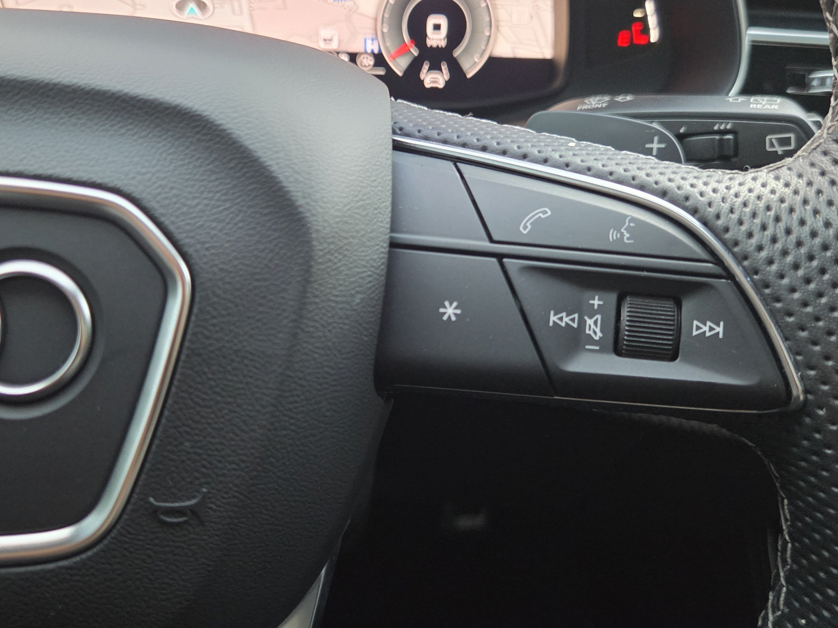 Used 2024 Audi SQ7 Premium Plus AWD/4WD image 30