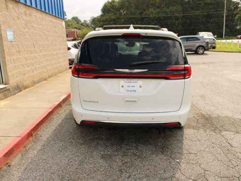 Used 2022 Chrysler Pacifica Touring-L FWD image 5