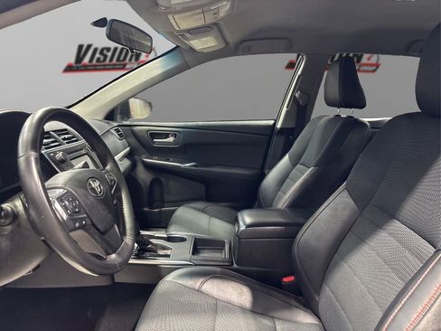 Used 2017 Toyota Camry SE image 9