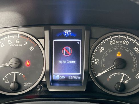 Used 2017 Toyota Tacoma TRD Sport image 23