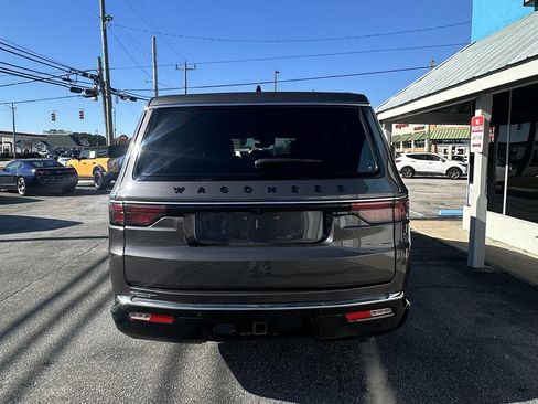 Used 2024 Jeep Wagoneer L Series III w/ Flexible Seating Group image 5