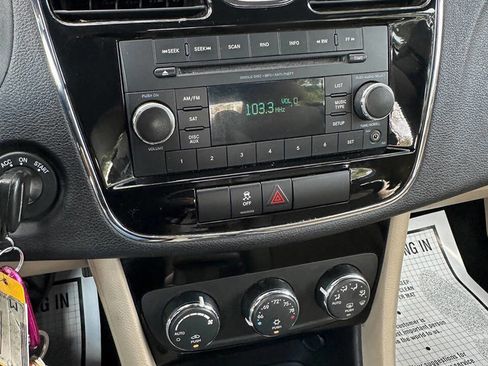 Used 2014 Chrysler 200 Touring FWD image 13