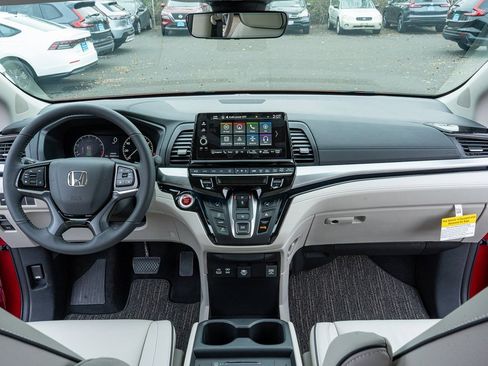 New 2026 Honda Odyssey Touring image 18